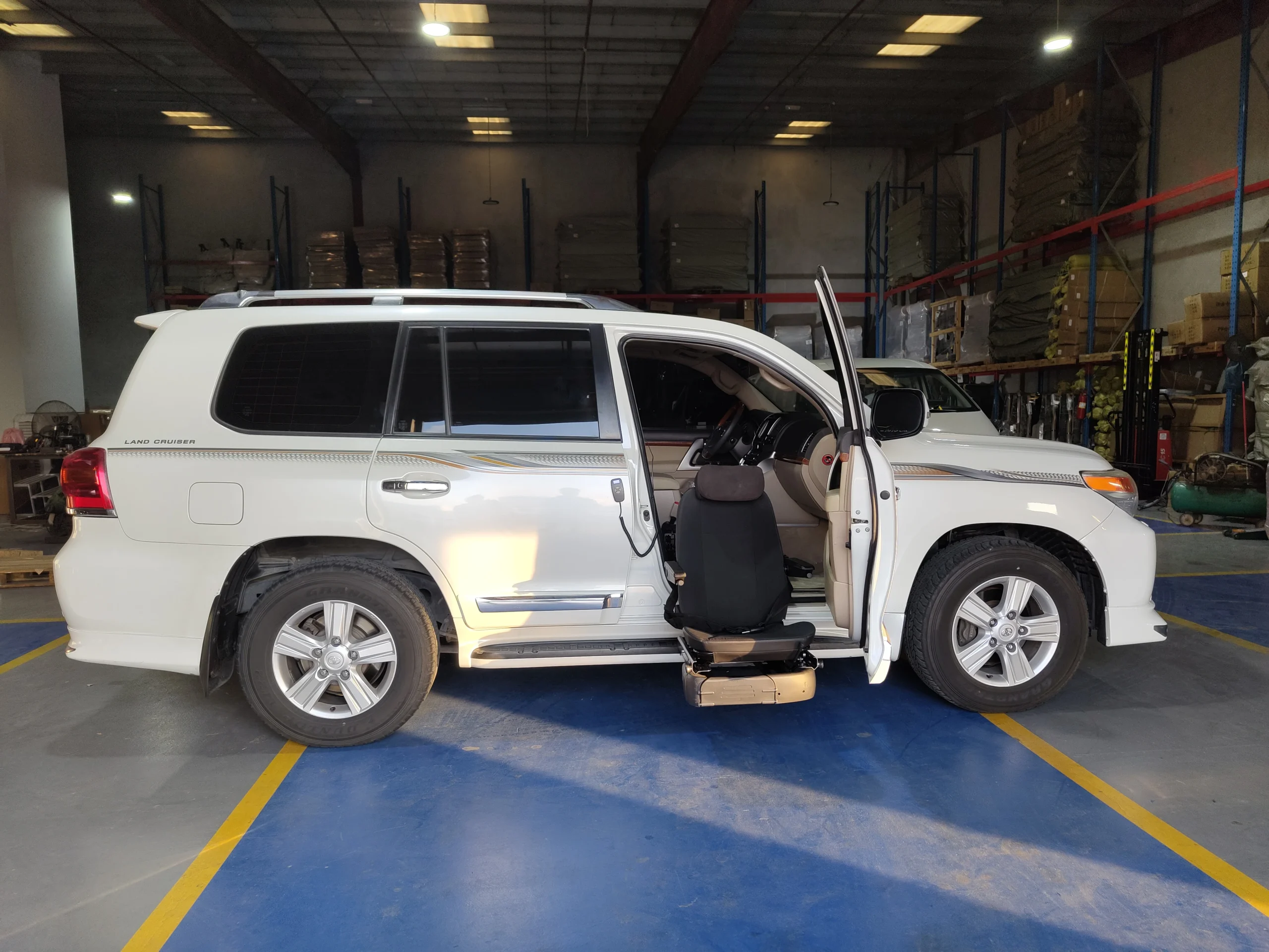 Turny Seat Installed on a Land Cruiser Side view