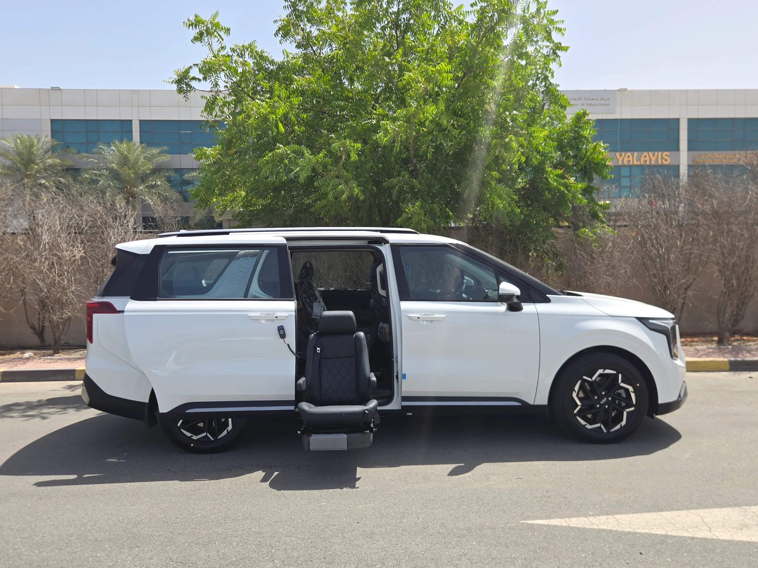Kia Carnival Swivel Seat - Image 8