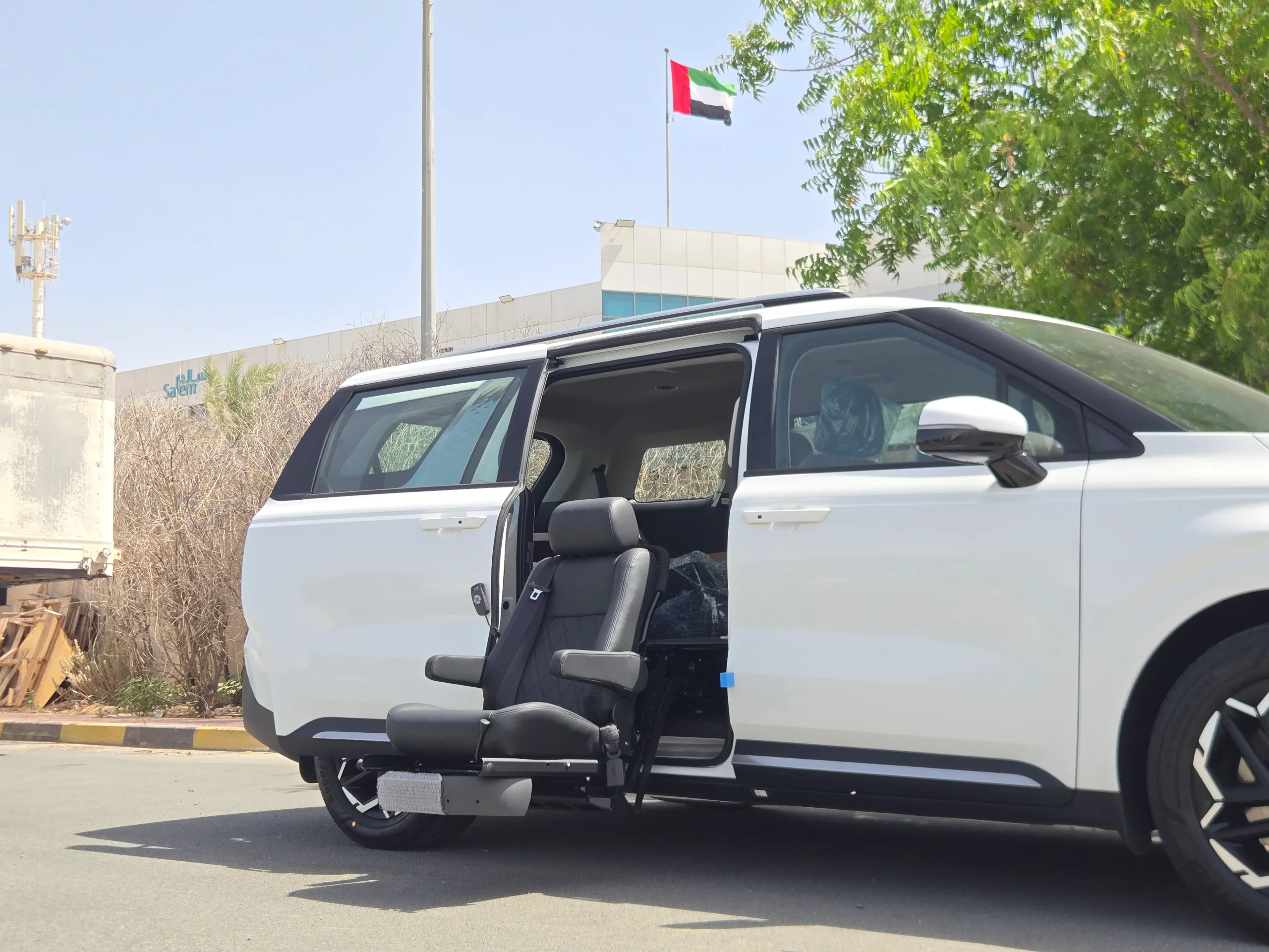 Kia Carnival Swivel Seat - Image 11