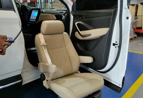 Chevrolet Captiva with Turny seat out view
