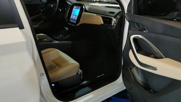 Chevrolet Captiva with swivel seat