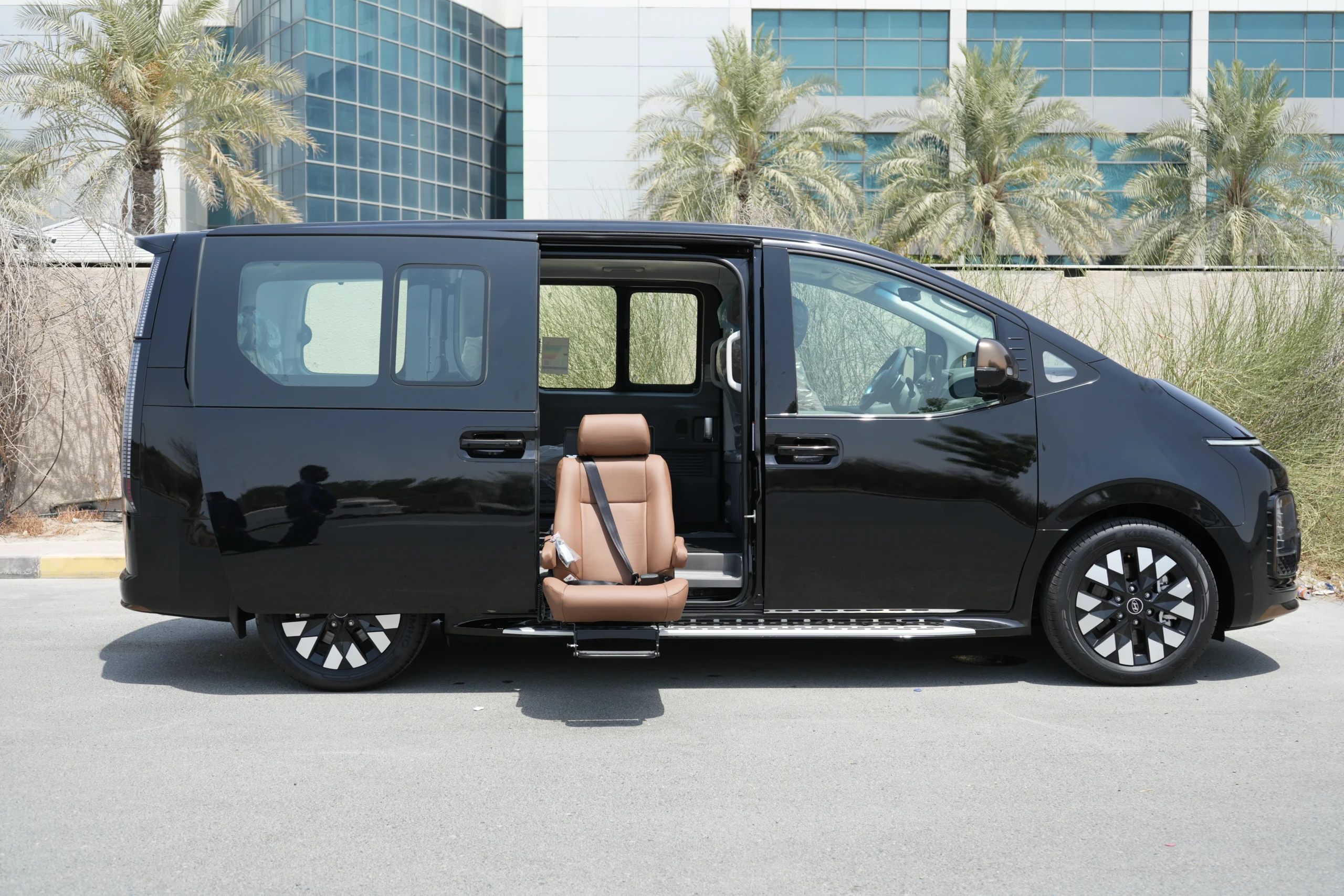 Turny Seat Hyundai Staria - Image 10