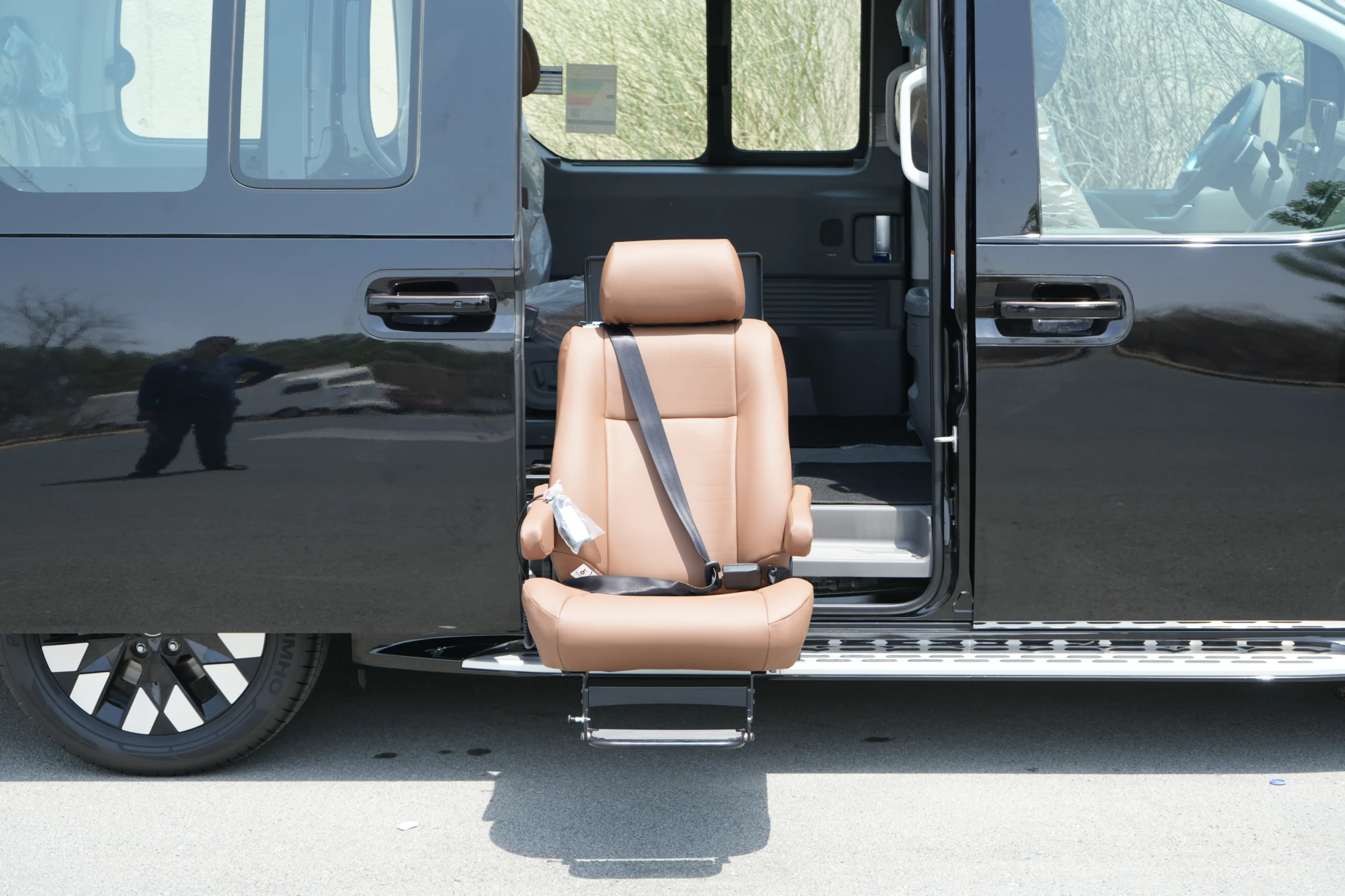 Turny Seat Hyundai Staria - Image 7