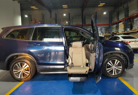 Honda Pilot Turny seat out full view