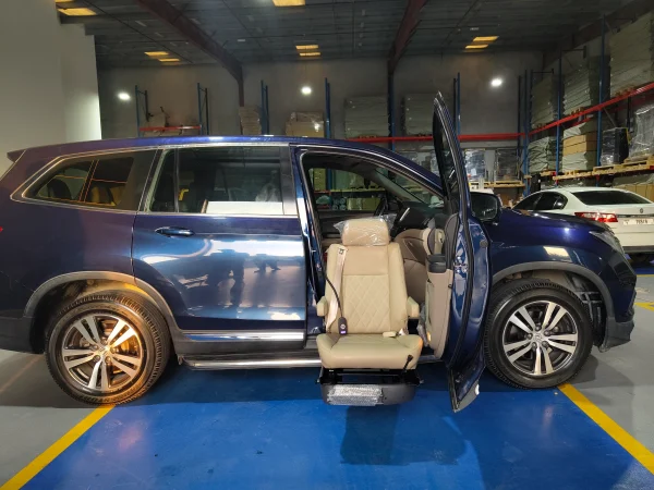 Honda Pilot Turny seat out full view