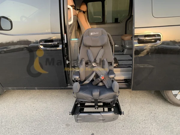 Hyundai Staria GS seat Turny out