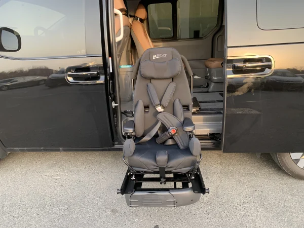 Hyundai Staria GS seat Turny out
