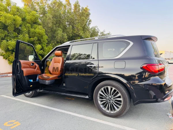 Infiniti QX80 with driver side Turny seat