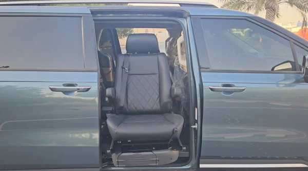 Kia Carnival Turny seat out
