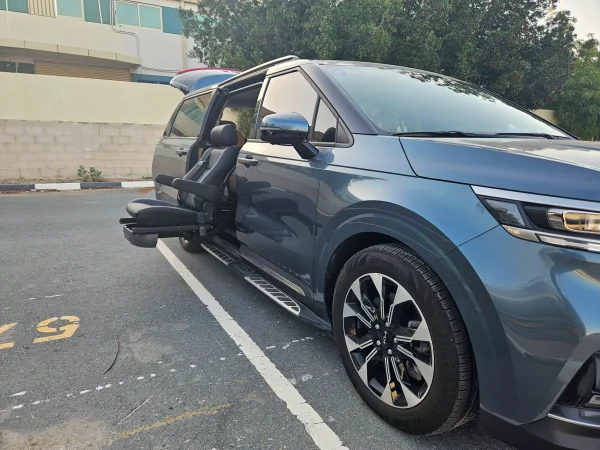 Kia Carnival Turny seat out right side view