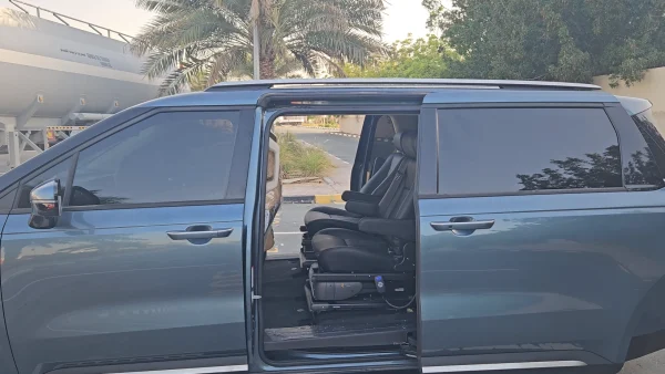 Kia Carnival with swivel seats