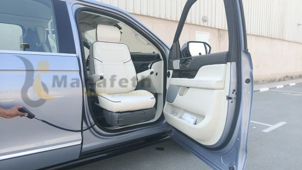 Lincoln Navigator Turny Out