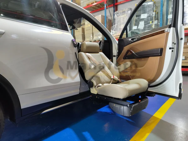 Porsche Cayenne S Turny seat outside view