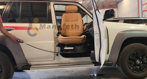 Swivel seat in Nissan Super Safari