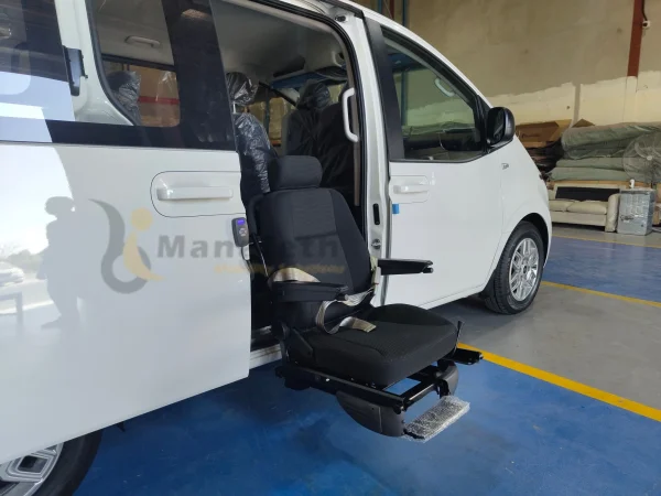 Turny seat in Hyundai Staria