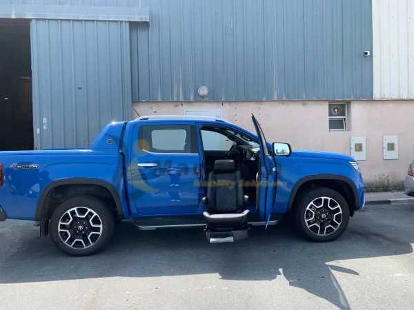 Volkswagen Amarok with Swivel seat
