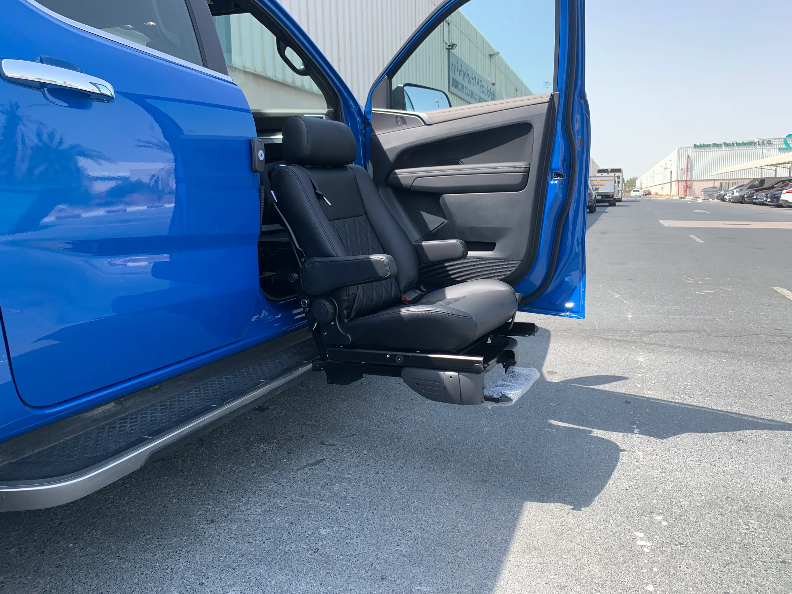 Close up view of Turny Swivel Seat installed in Volkswagen Amarok.