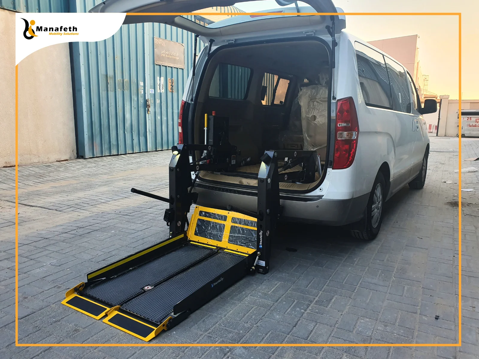 Braunability Wheelchair Lift in Hyundai H1