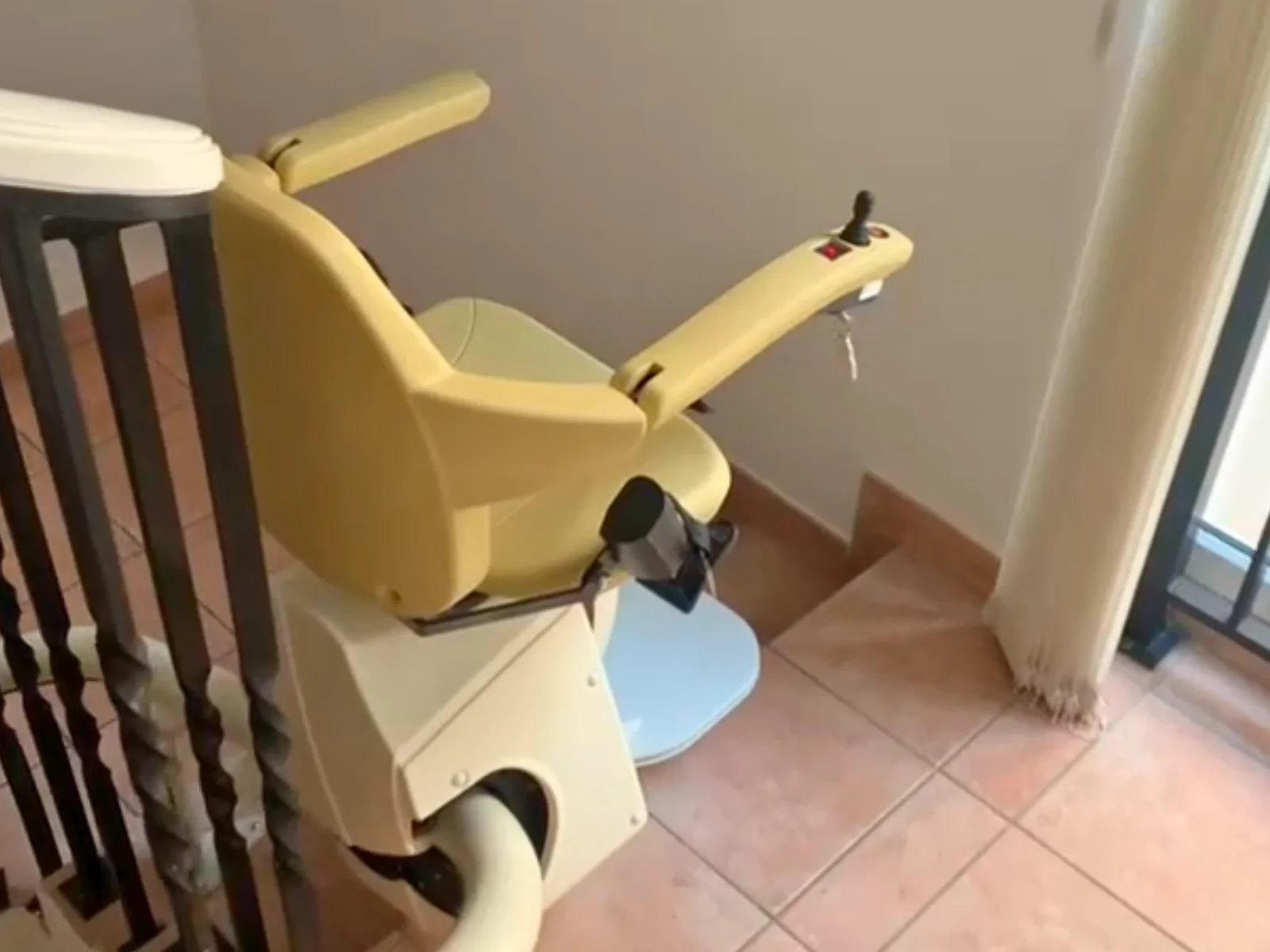 Foldable Chair Elevator for curved Stairs