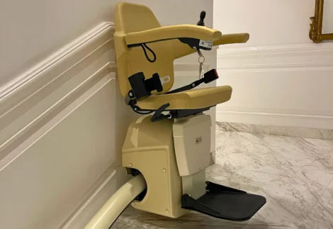 Outdoor chair lift for stairs - Nad al Hamar, Dubai