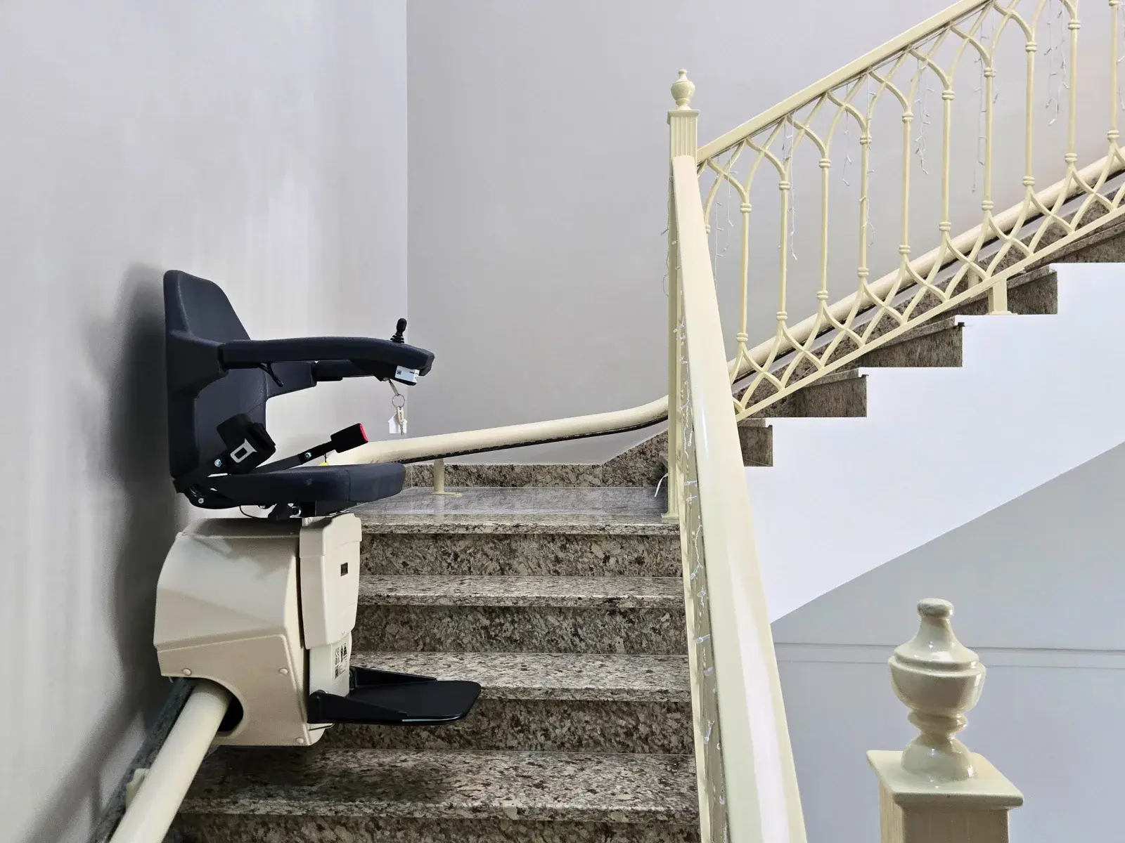 Foldable Handicare Curved chair lift for stairs