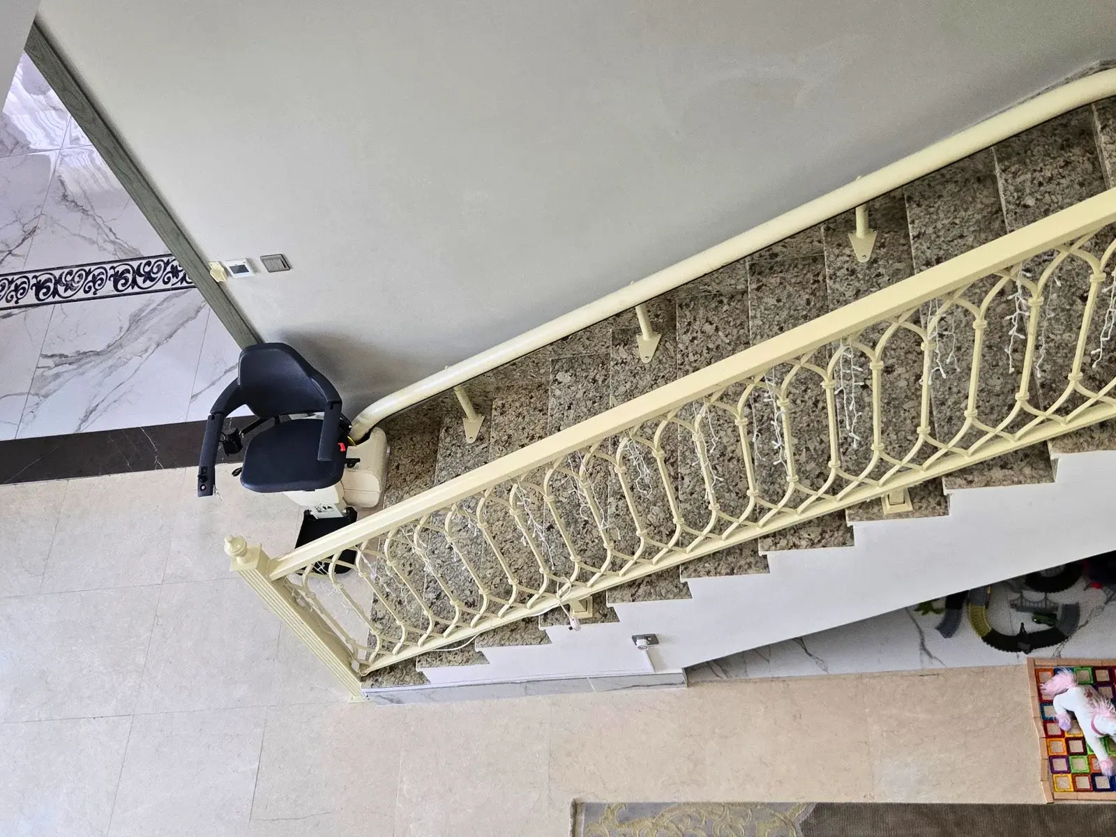 Freecurve Curved chair lift for stairs