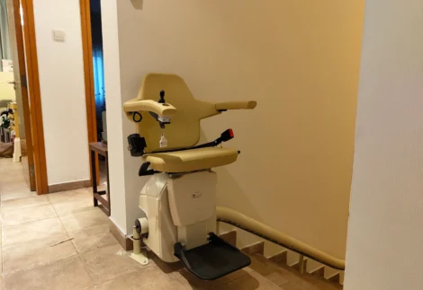 Handicare Freecurve Single-Rail Curved Stairlift