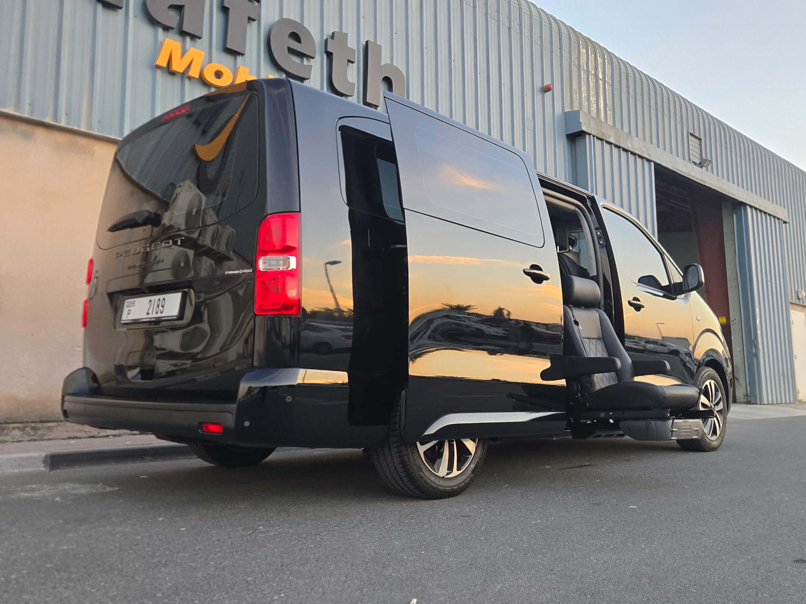 Turny Evo Peugeot Traveller - الصورة 3