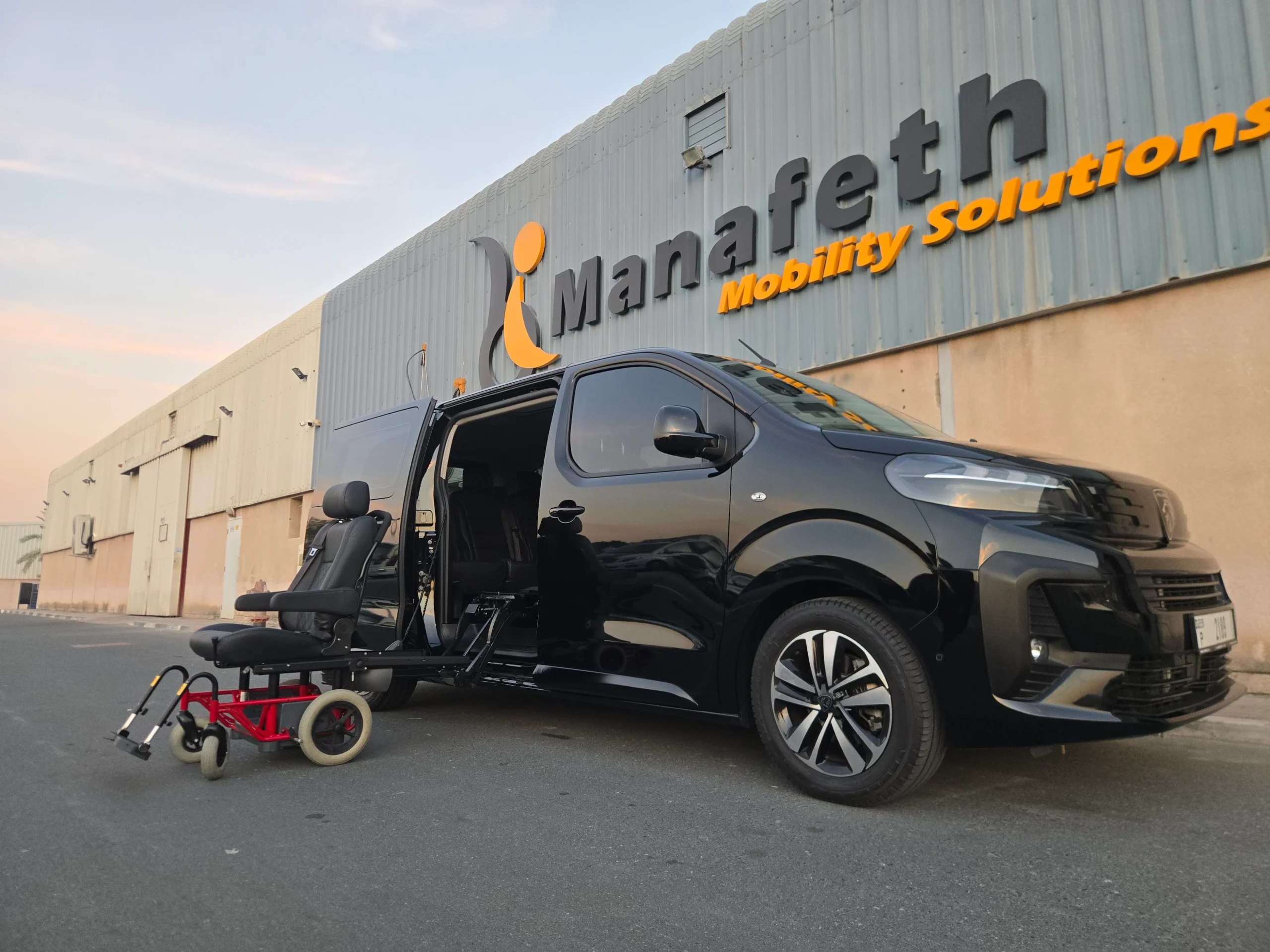 Turny Evo Peugeot Traveller - الصورة 4