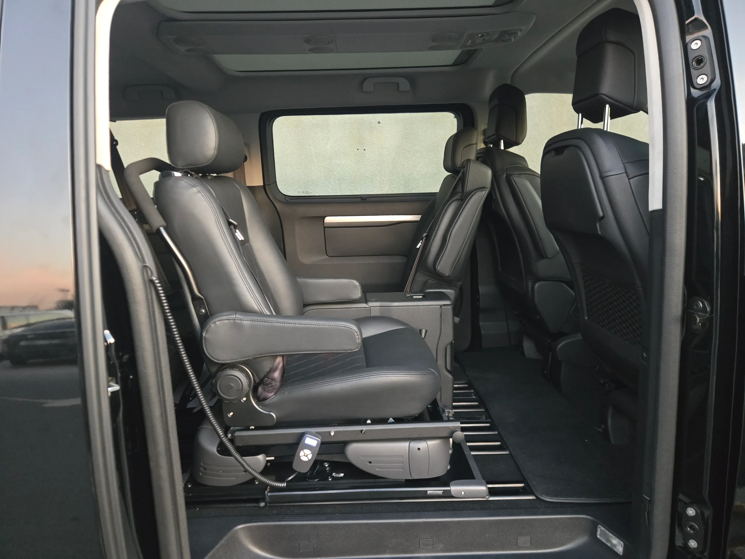 Turny Evo Peugeot Traveller - الصورة 5