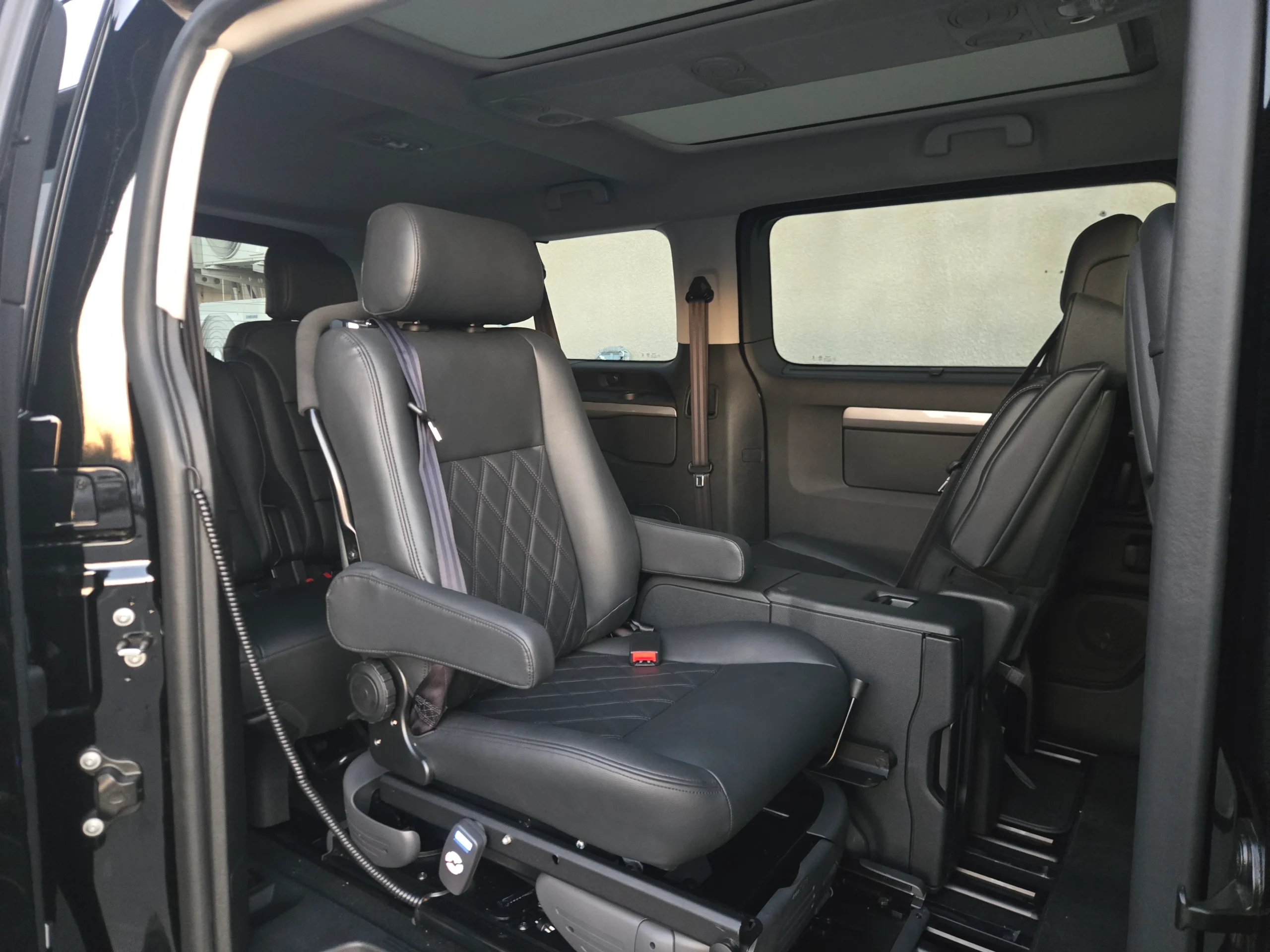 Turny Evo Peugeot Traveller - الصورة 6