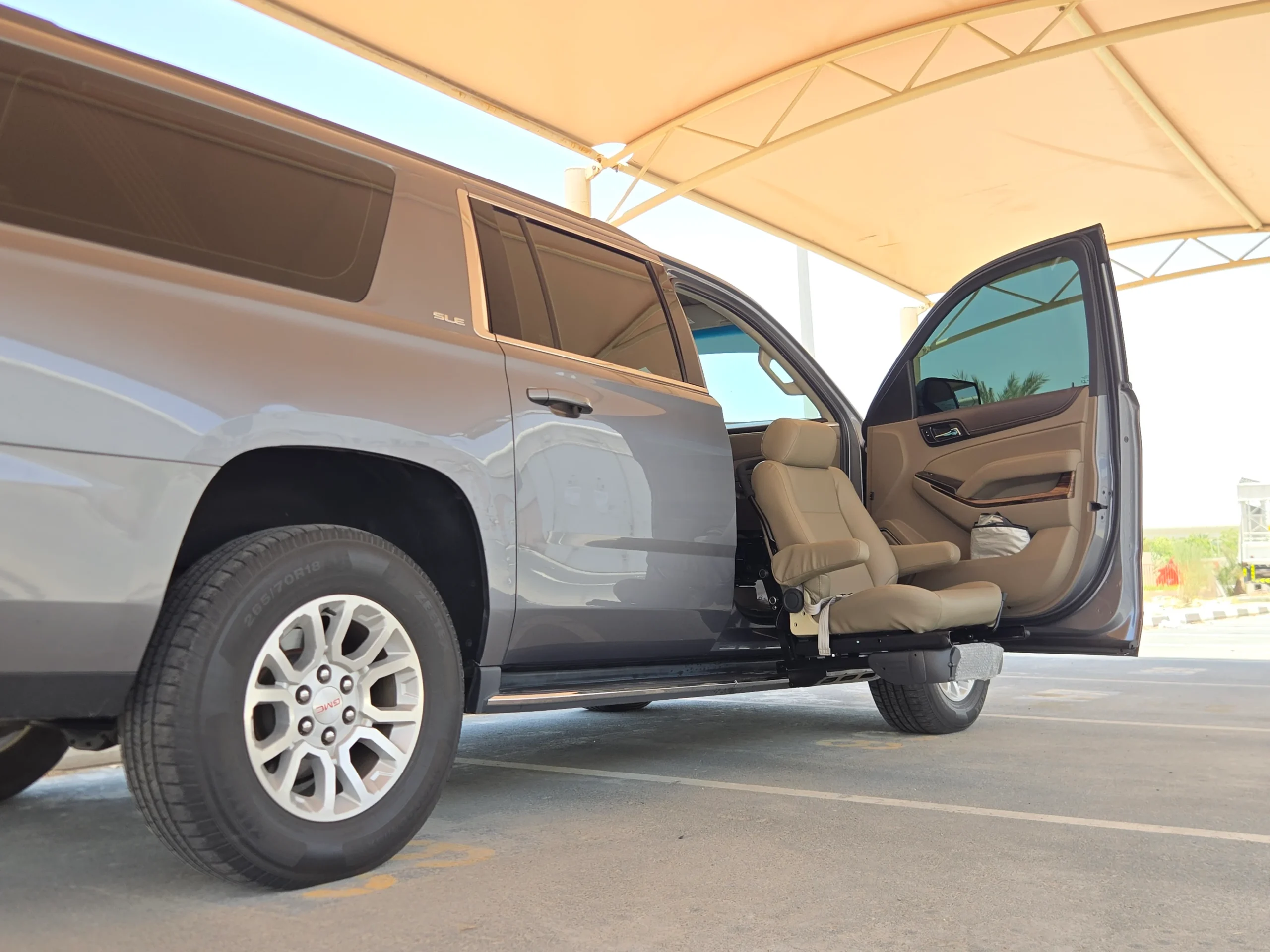 Swivel seat for elderly | GMC Yukon XL - الصورة 2