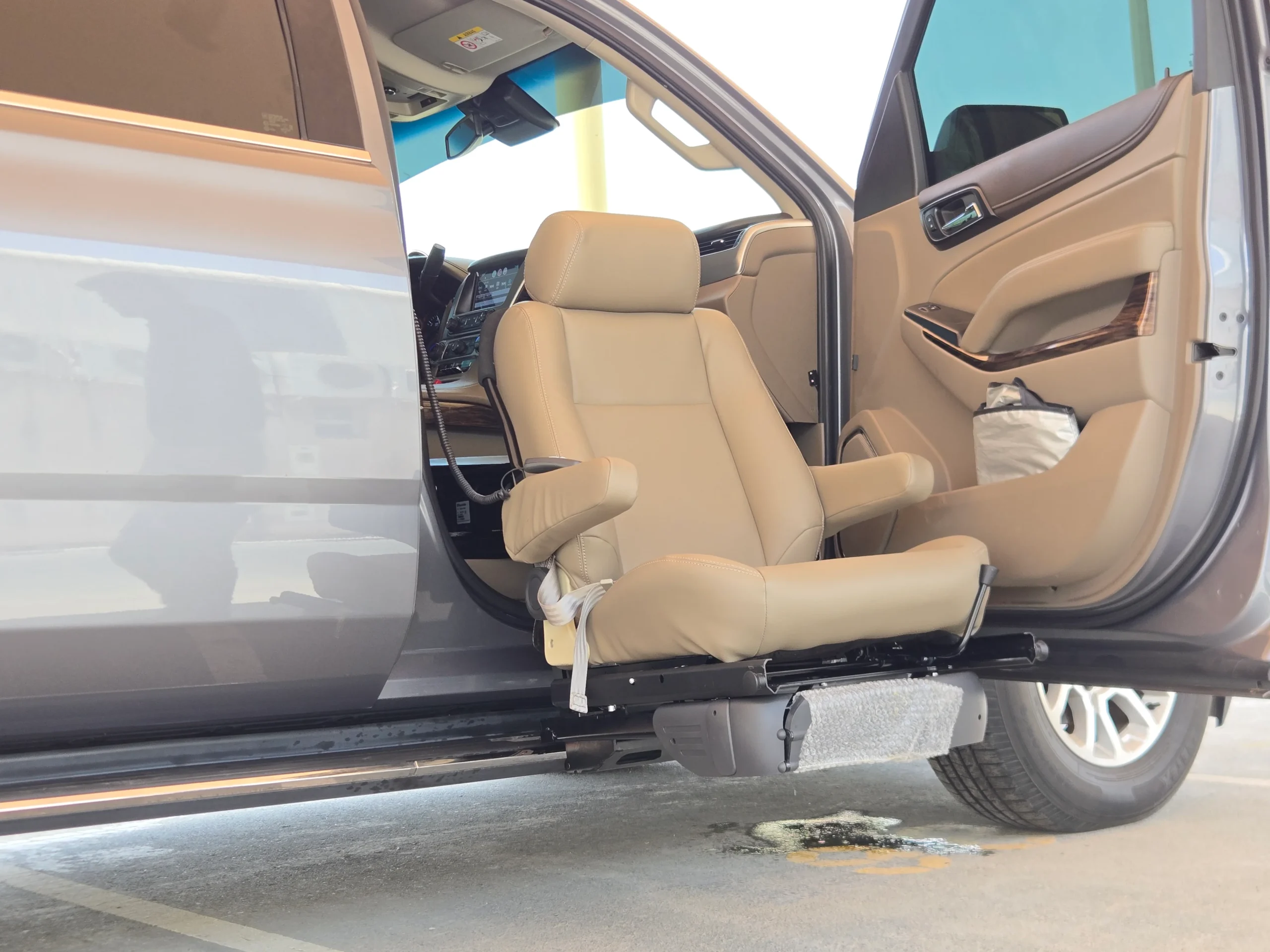 Swivel seat for elderly - GMC Yukon XL