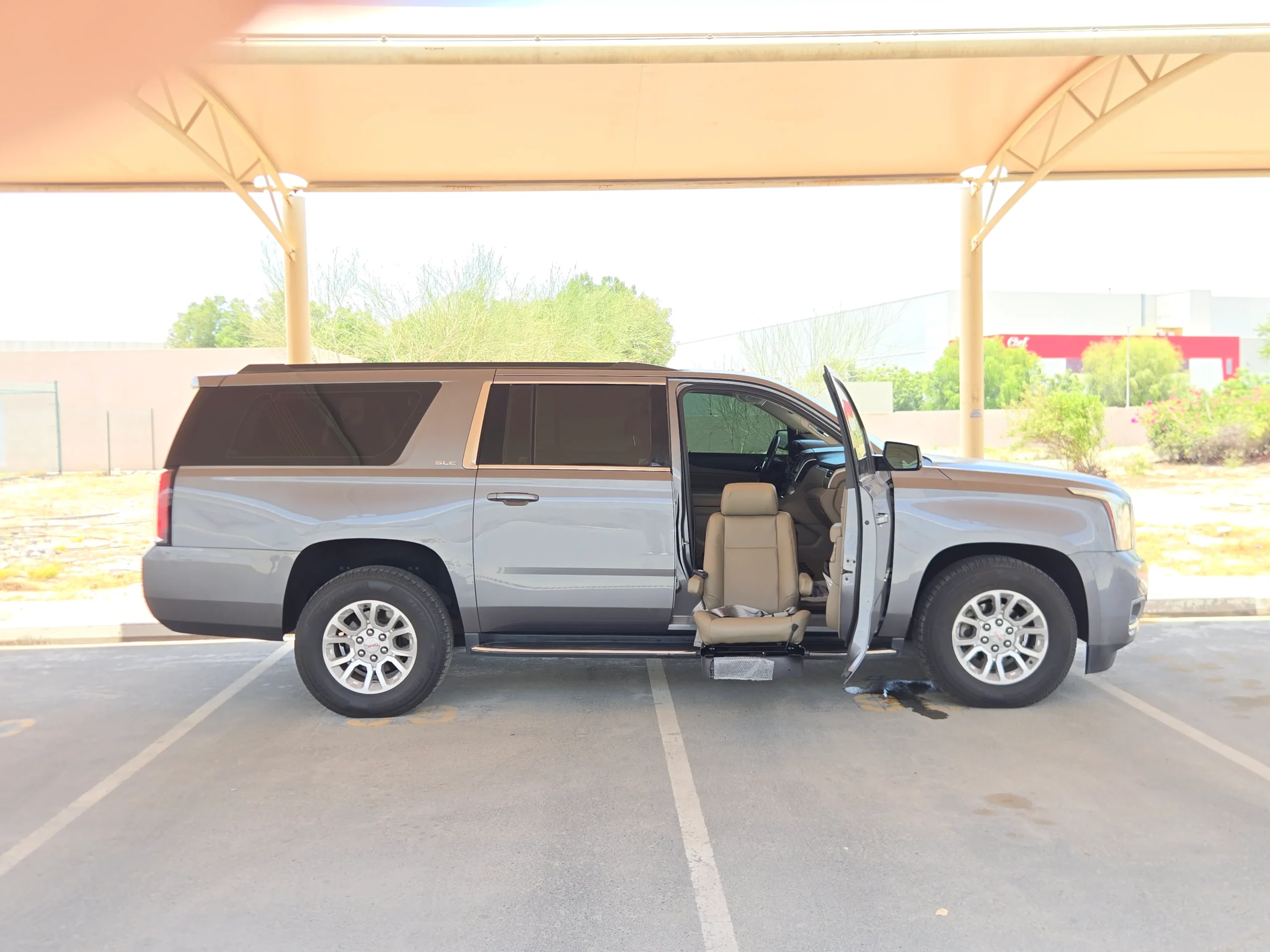 Swivel seat for elderly | GMC Yukon XL - الصورة 5