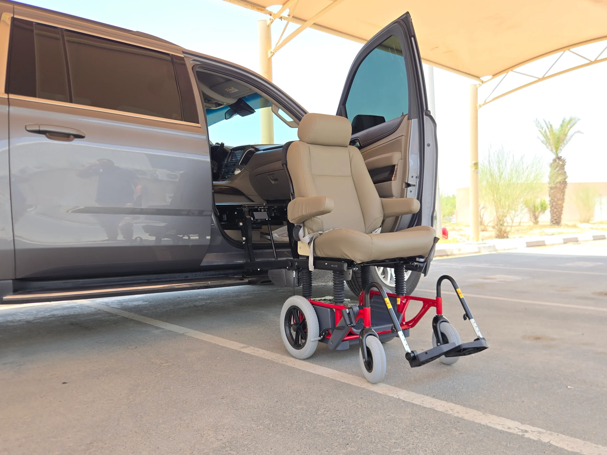 Swivel seat for elderly | GMC Yukon XL - الصورة 6