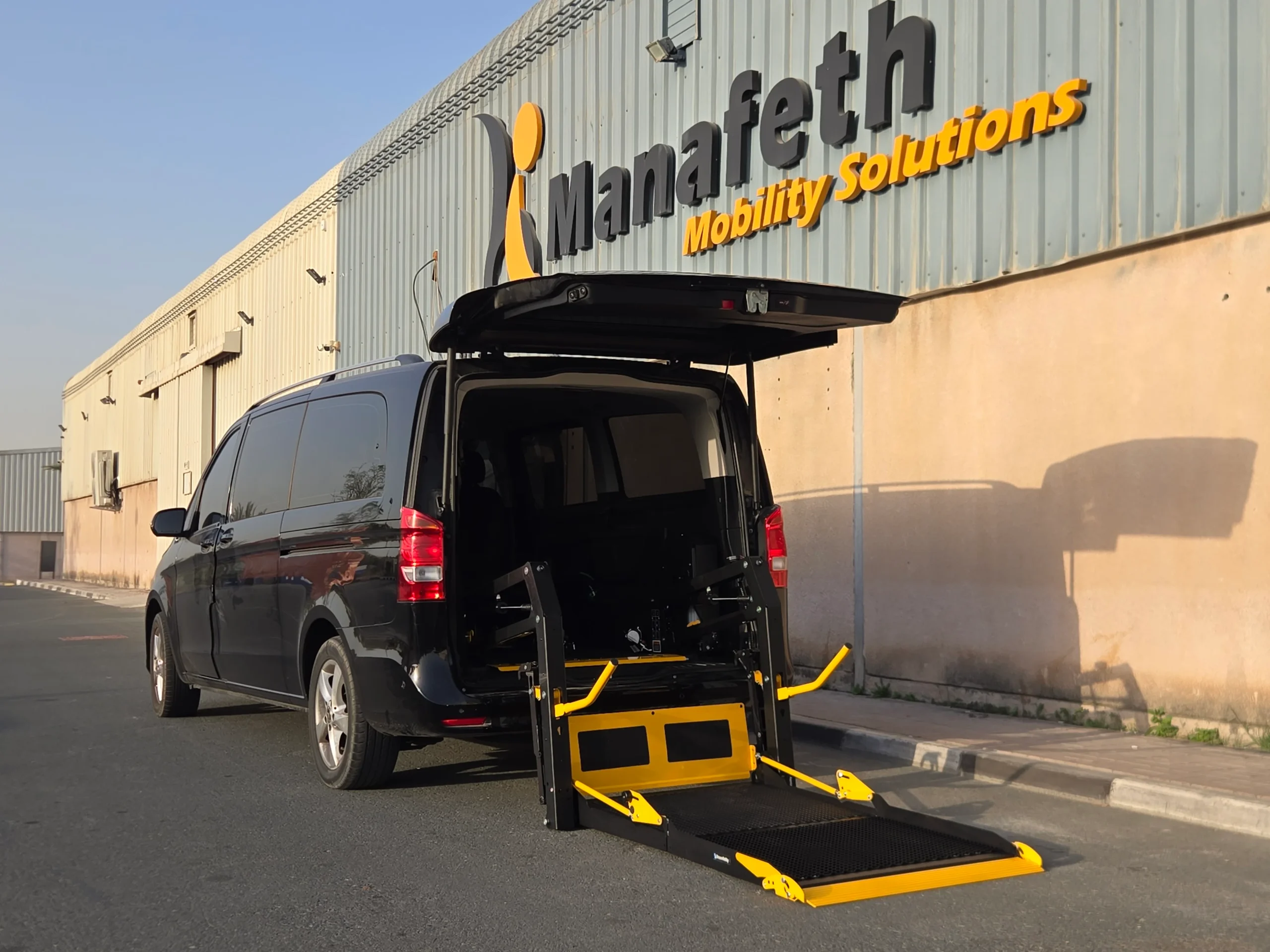 Wheelchair Lift for Mercedes-Benz V250 - الصورة 2