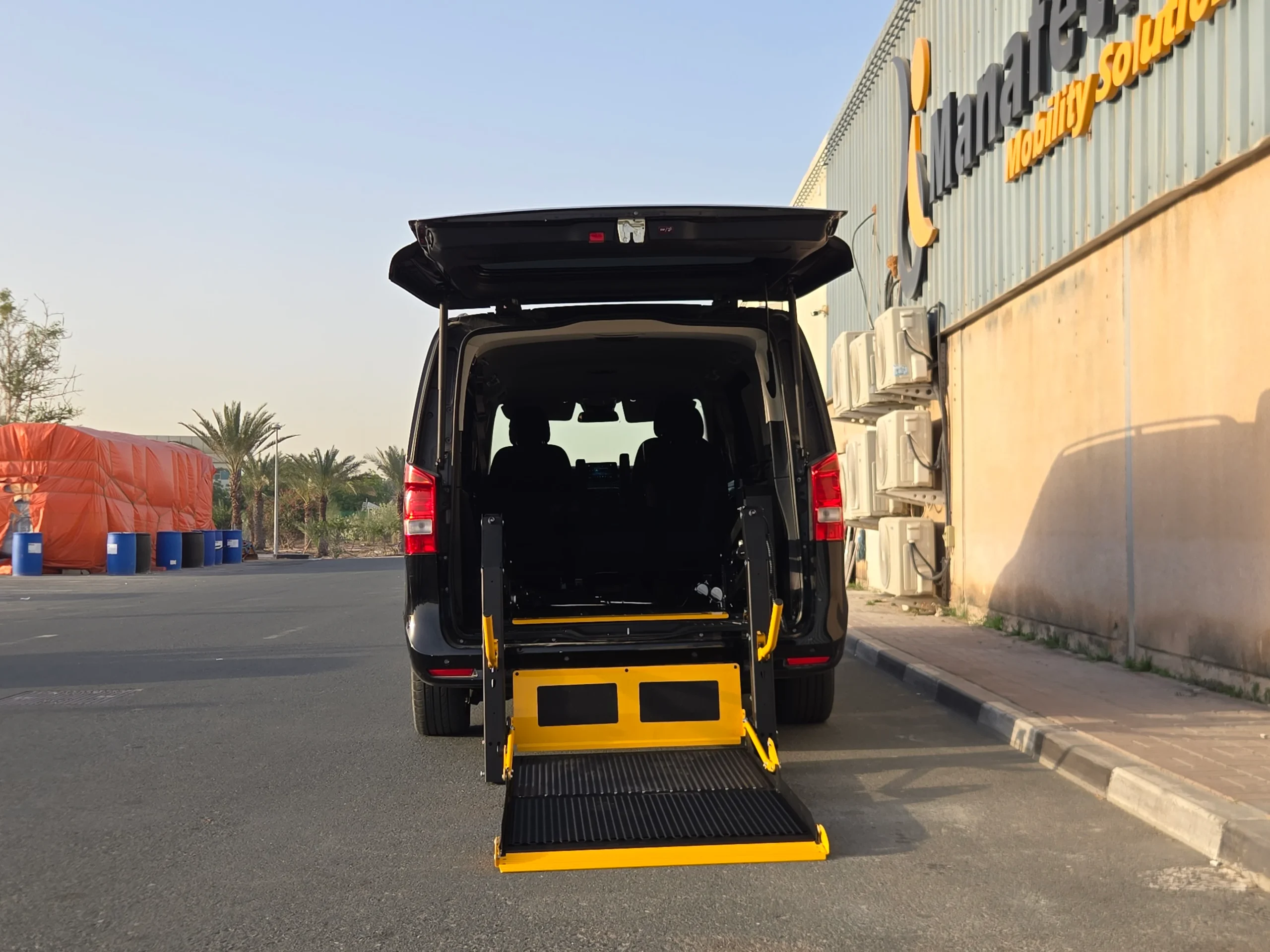 Wheelchair Lift for Mercedes-Benz V250 - الصورة 3