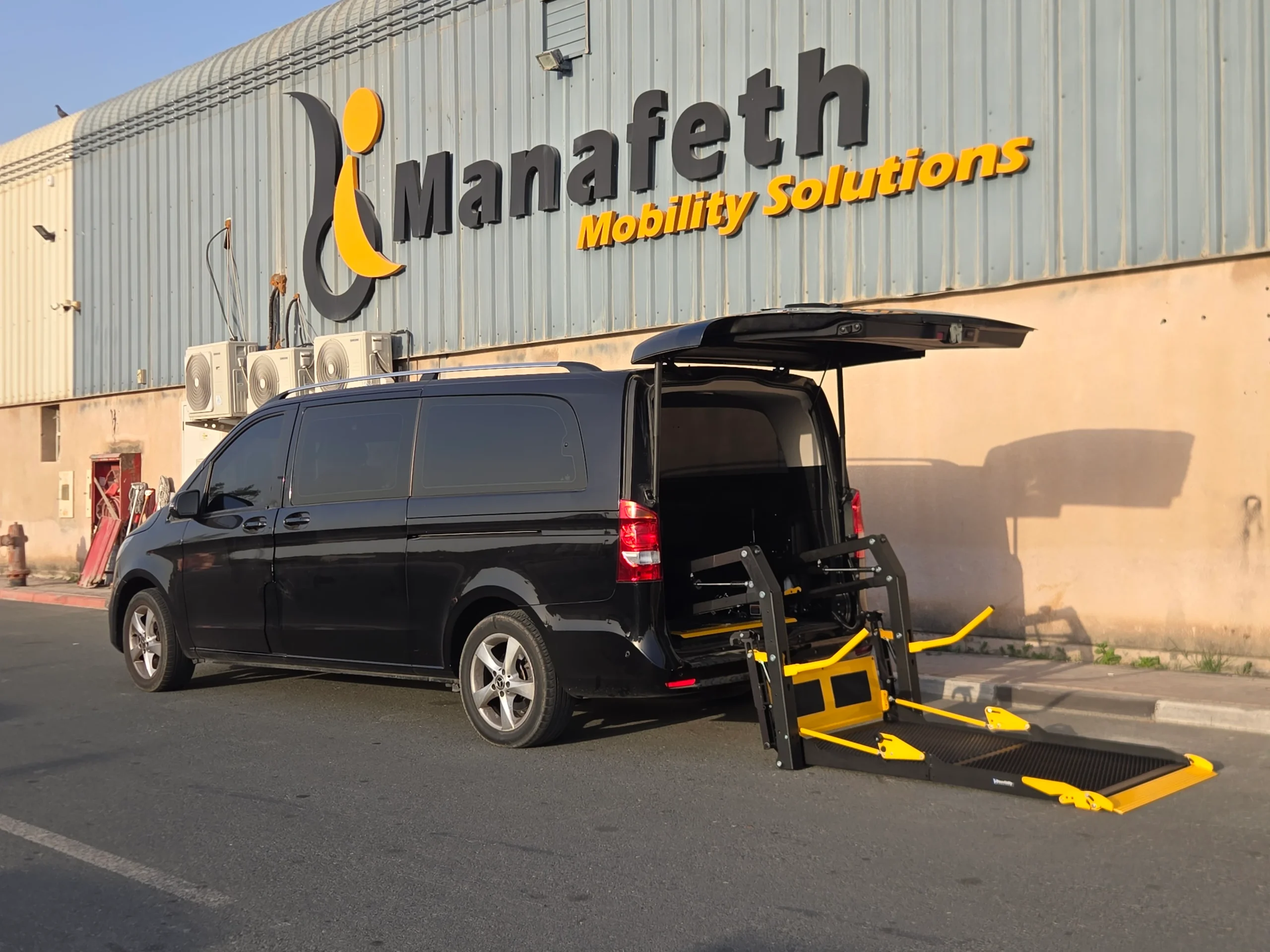 Wheelchair Lift for Mercedes-Benz V250 - الصورة 4