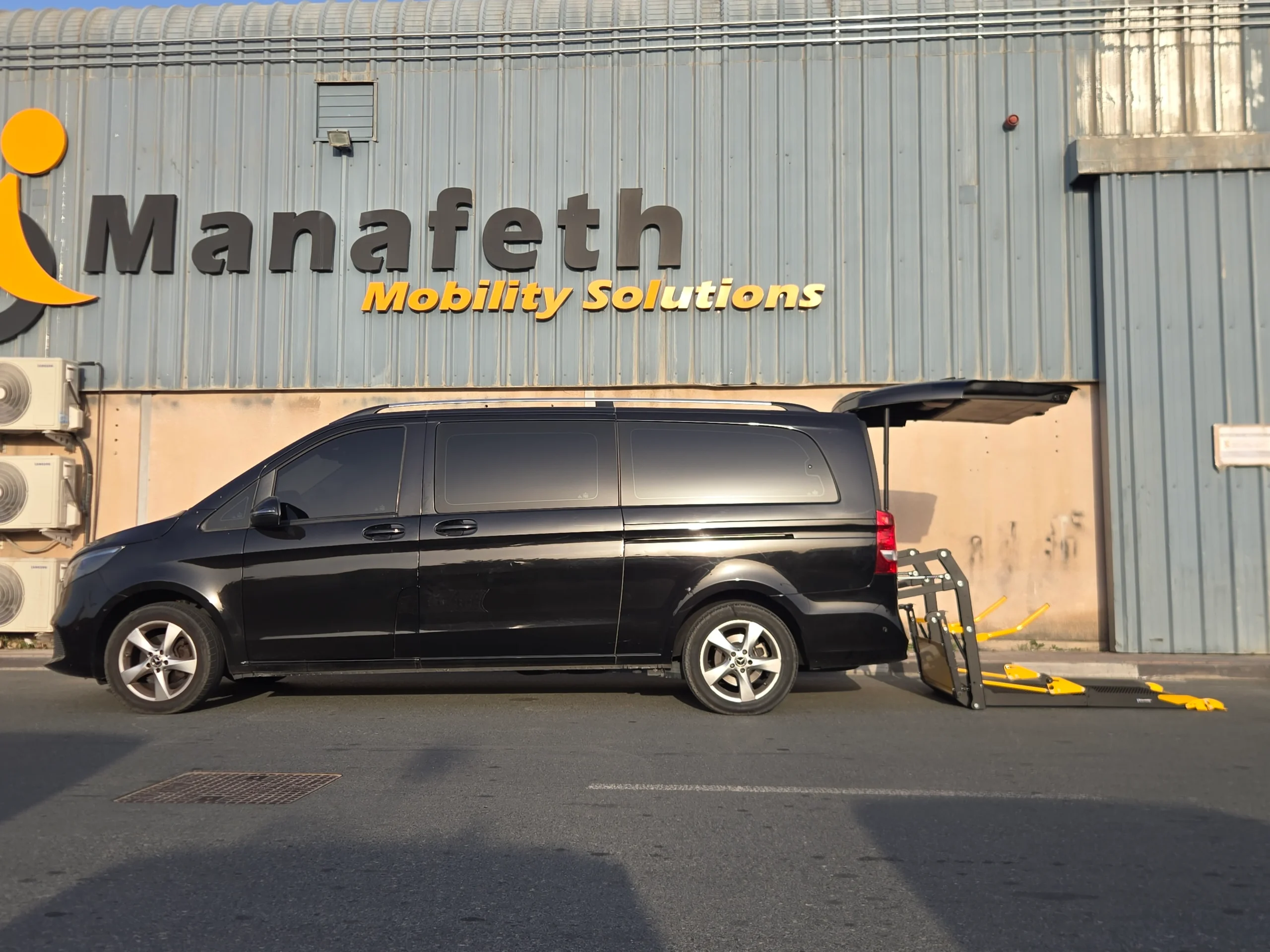 Wheelchair Lift for Mercedes-Benz V250 - الصورة 5