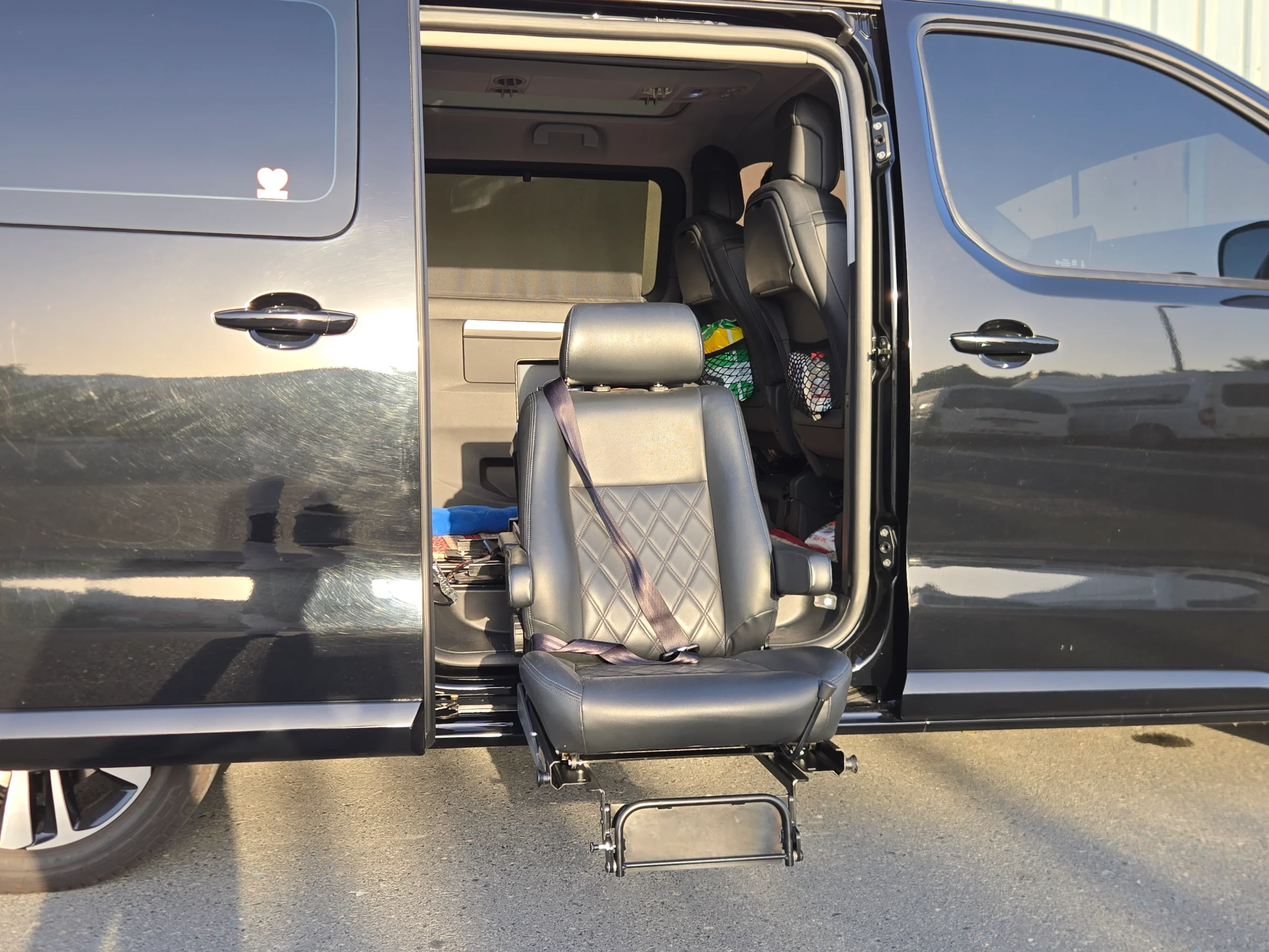 Turny Orbit Swivel Seat - Peugeot traveller - الصورة 6