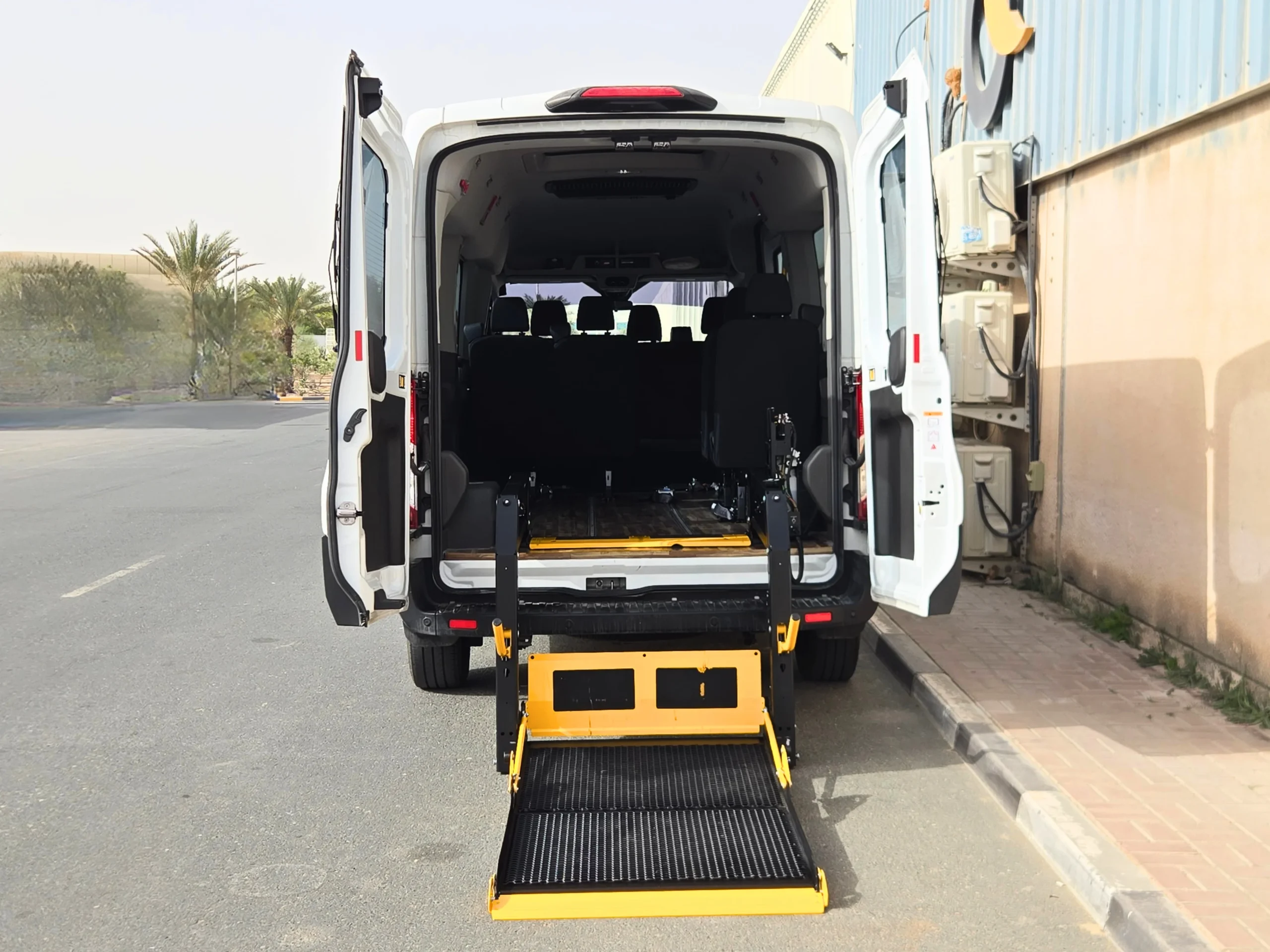 Wheelchair Lift for Ford Transit - الصورة 4