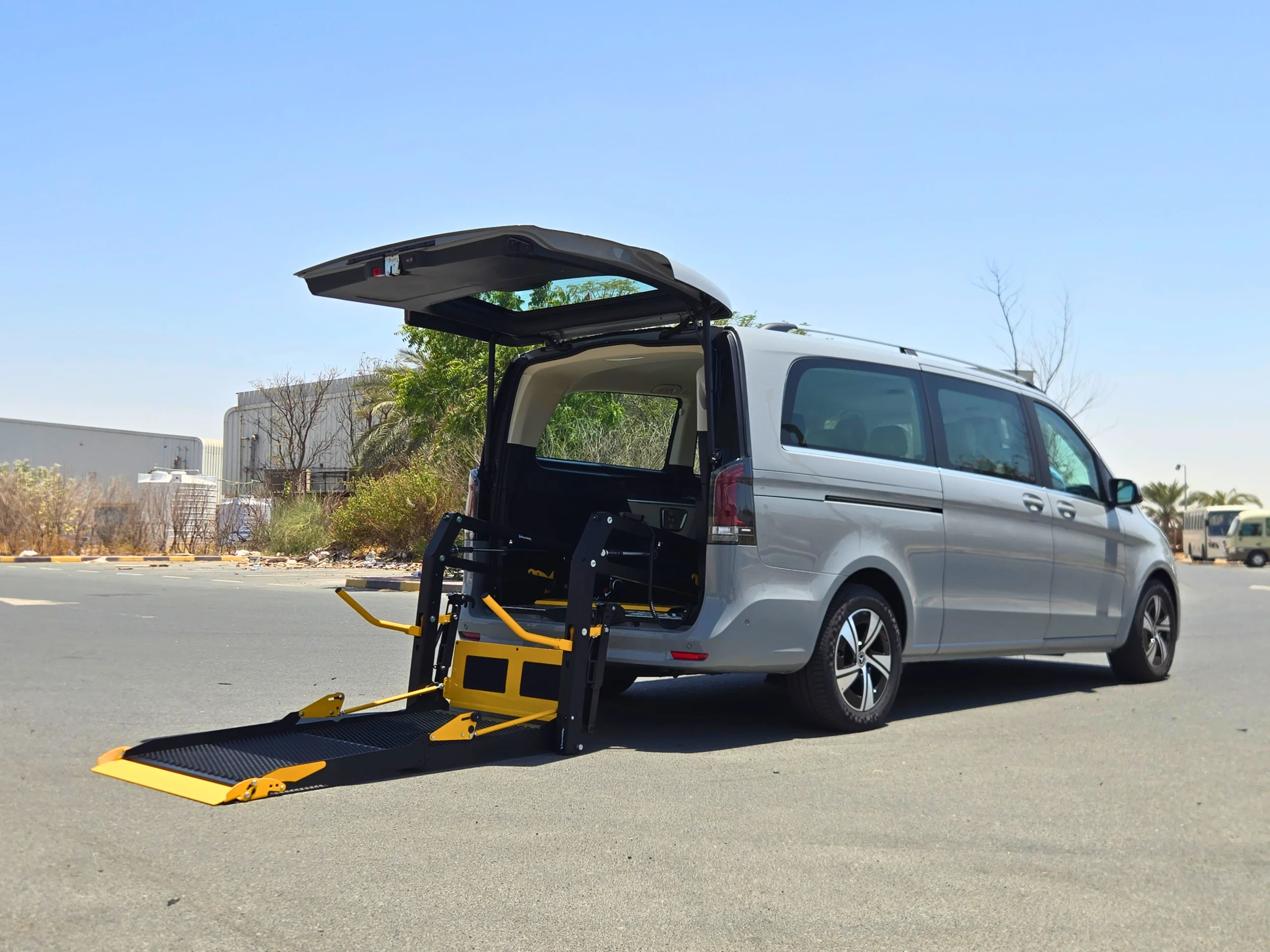 E-1500 Folding Wheelchair Lift for Mercedes-Benz V300