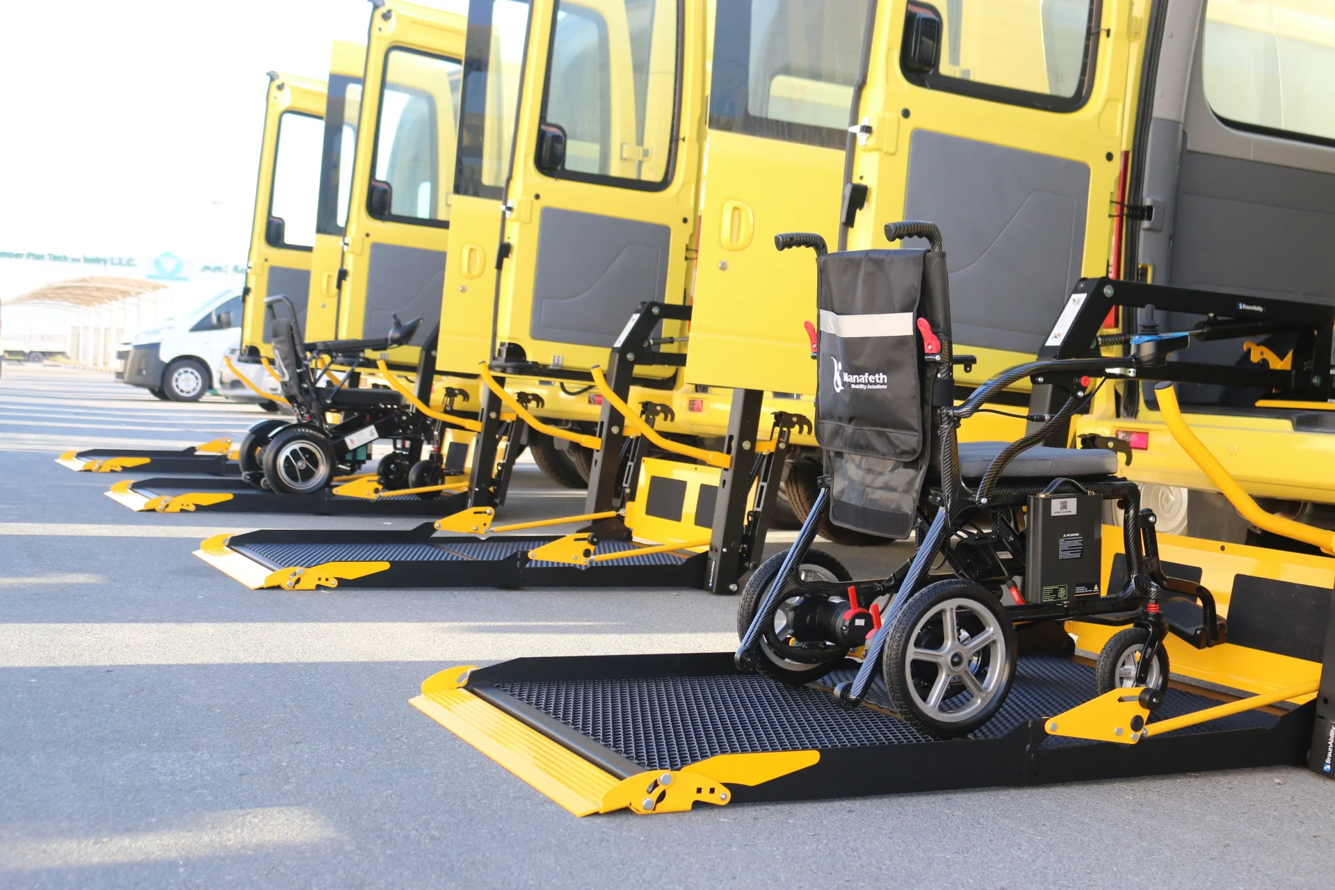 Handicap Wheelchair Lift for Maxus V80 - Image 7