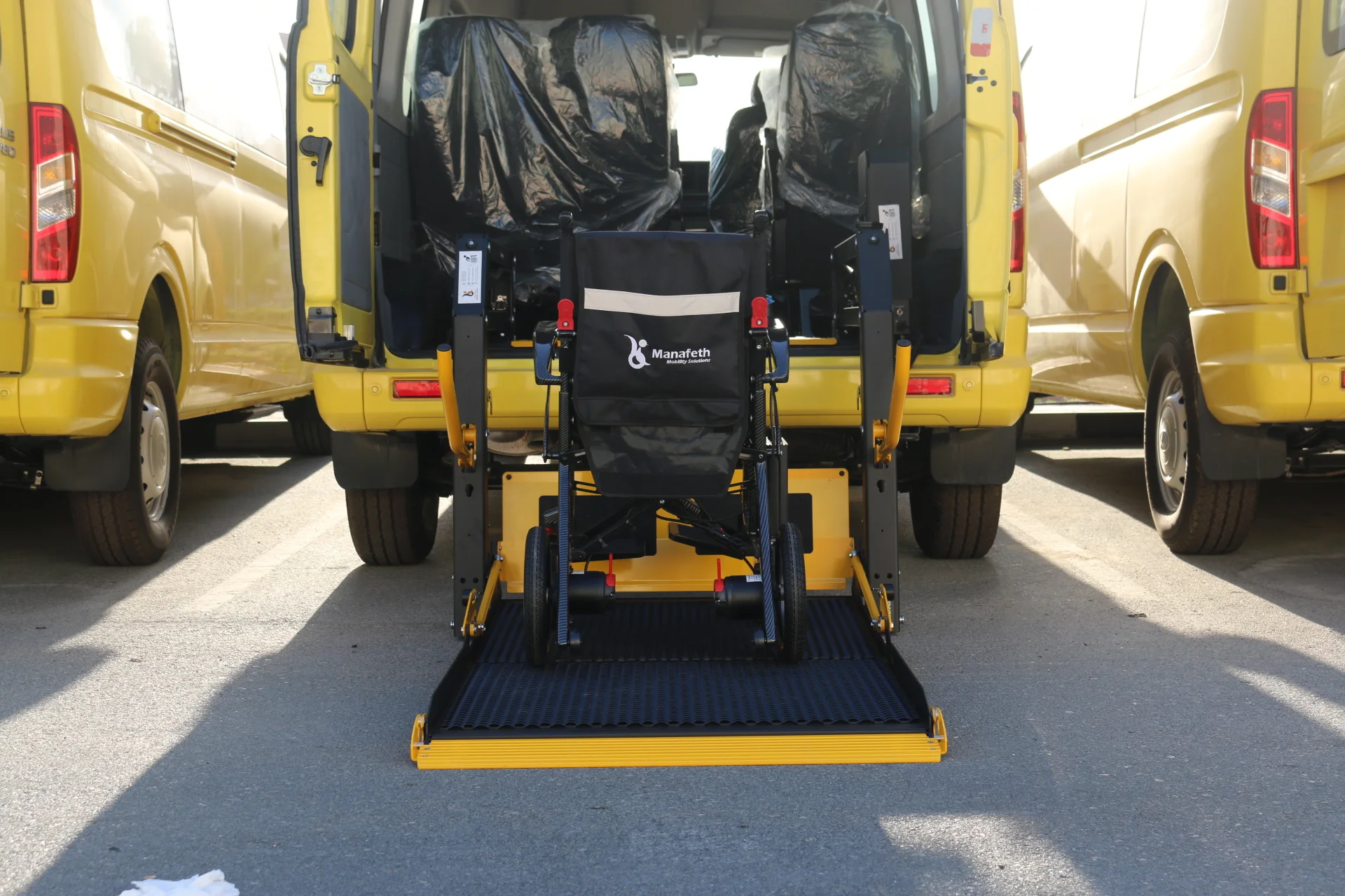 Handicap Wheelchair Lift for Maxus V80 - Image 8