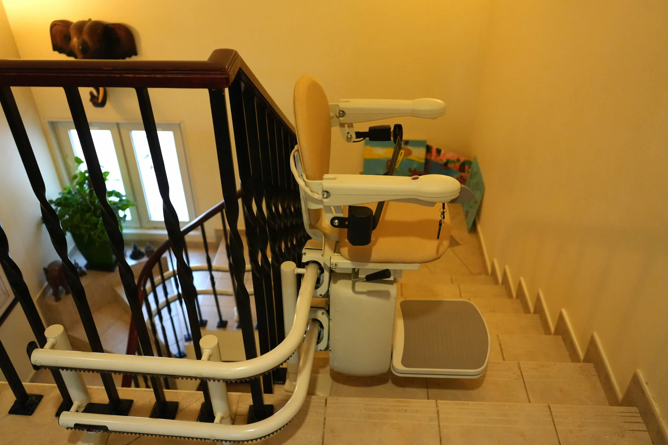 Indoor Curved Stairlift - Green Community - Image 2
